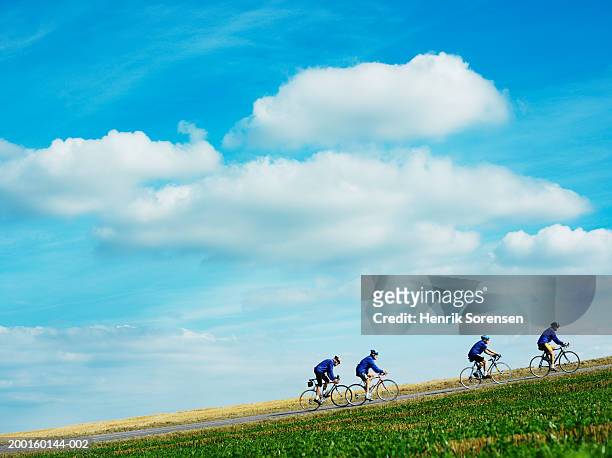 four senior men cycling up hill, side view - only senior men 個照片及圖片檔