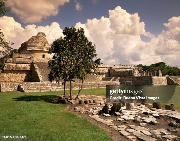 mexico, yucatan, chitchen itza, observatory temple - travel12 stock pictures, royalty-free photos & images