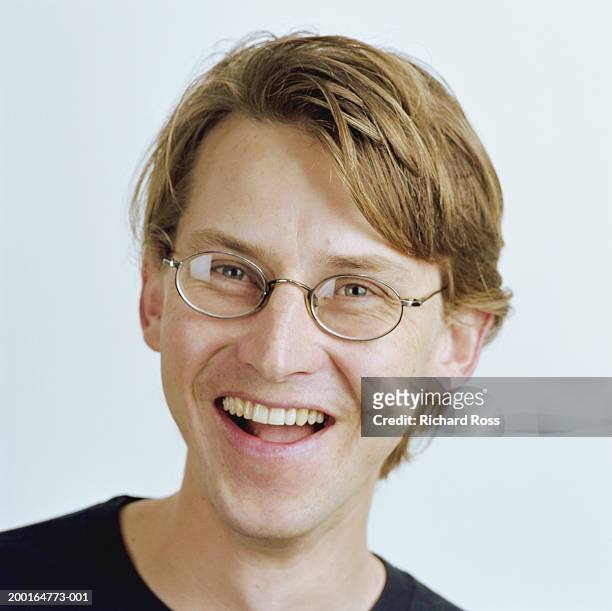 young man smiling, portrait - geek stock-fotos und bilder