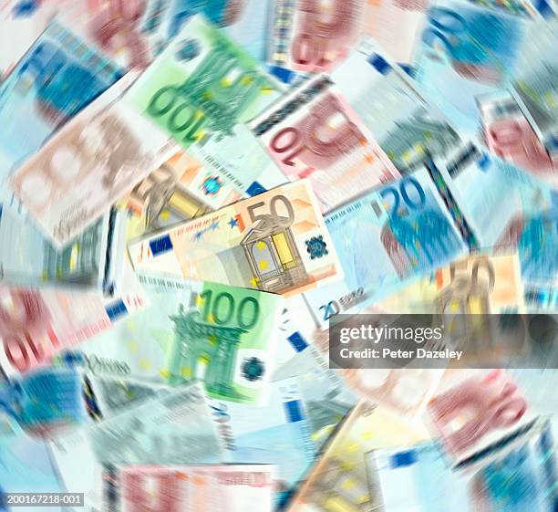 euro notes overlaid, spinning (blurred motion) close-up - nota de cem euros - fotografias e filmes do acervo