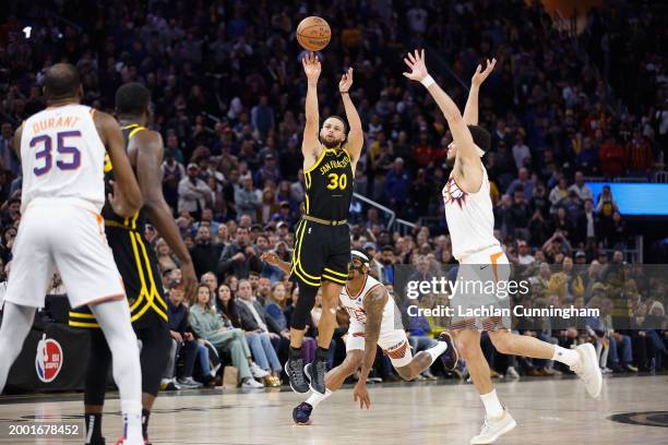 Stephen Curry of the Golden State Warriors makes a go-ahead three-point basket late in the fourth quarter against the Phoenix Suns at Chase Center on...