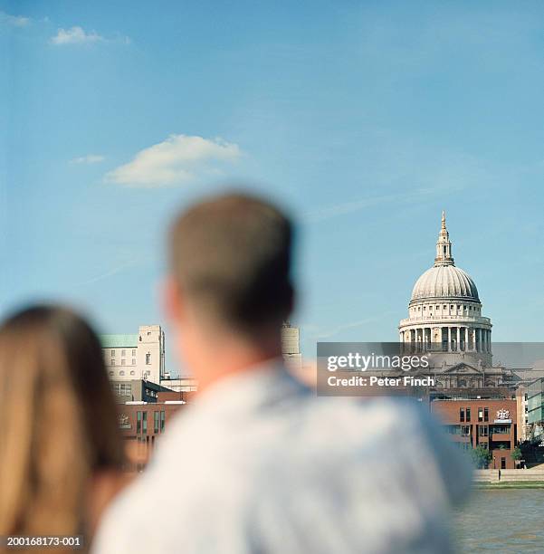 england, london, couple looking at st. pauls cathedral, rear view - stoneplus8 stock pictures, royalty-free photos & images
