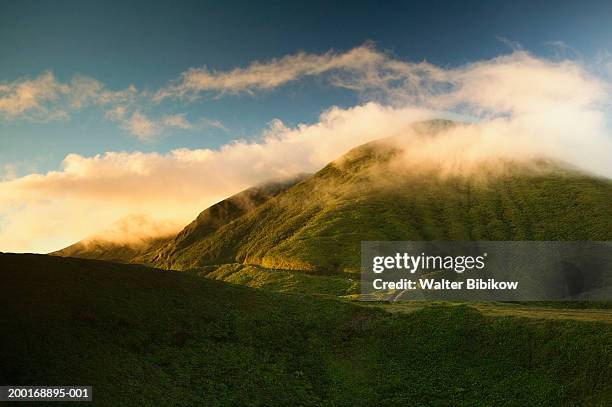 french west indies, guadeloupe, mist over la soufriere volcano - guadeloupe stockfoto's en -beelden