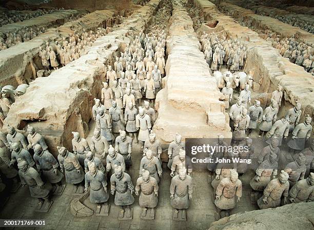 china, shaanxi, xian, tomb of qin shinhuang, terracotta soldiers - terracotta army stock pictures, royalty-free photos & images