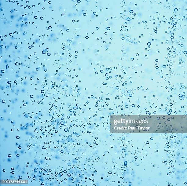 mineral water bubbles - gassata foto e immagini stock