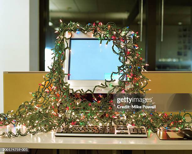 computer monitor and keyboard decorated with lights - exceso fotografías e imágenes de stock