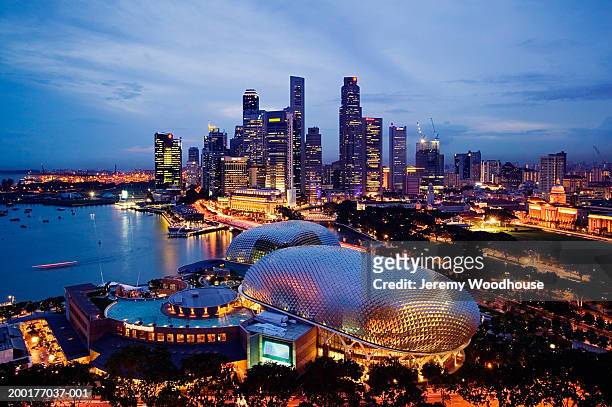 singapore, singapore city, city skyline at dusk, elevated view - singapore photos et images de collection