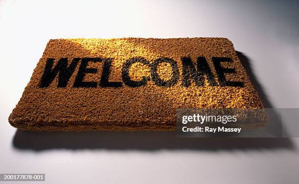 'welcome' doormat - zerbino foto e immagini stock