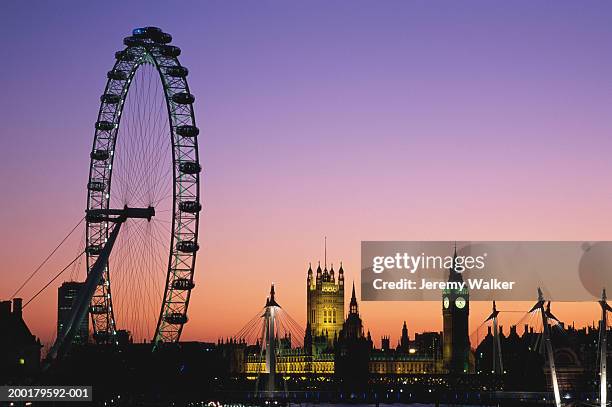 england, london, london eye and city skyline, dusk - big ben london eye dusk stockfoto's en -beelden