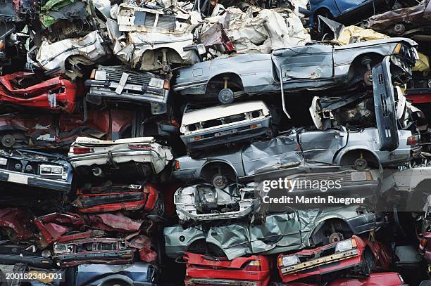 vehicle junk yard - sucata imagens e fotografias de stock