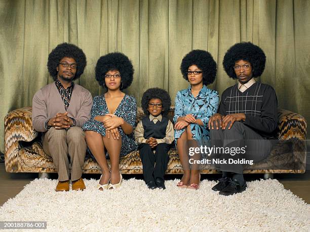 family sitting on sofa, smiling, portrait - ensayar fotografías e imágenes de stock