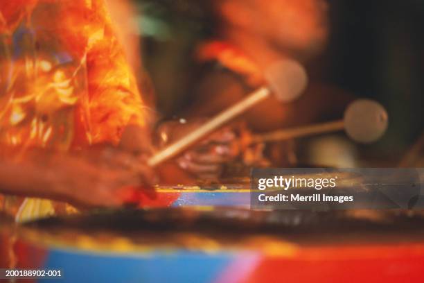 man playing steel drum, close-up (blurred motion) - tamburo steel drum foto e immagini stock