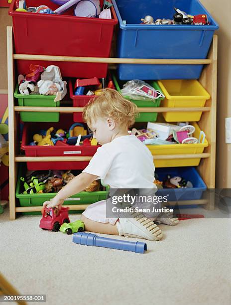 girl (2-3) playing with toy - lekrum bildbanksfoton och bilder