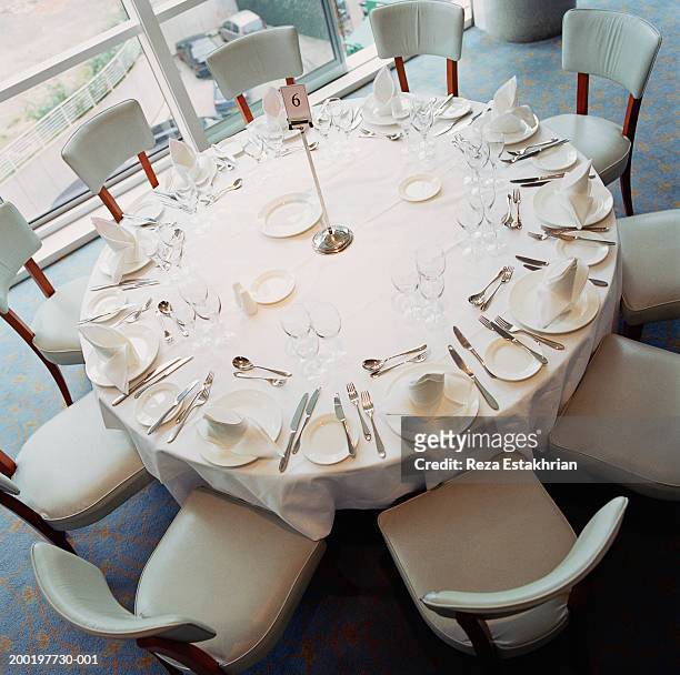 banquet table setting, elevated view - wedding table setting imagens e fotografias de stock
