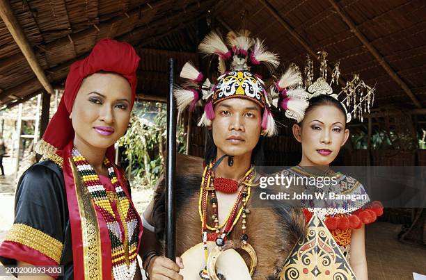 malaysia, sarawak, sarawak cultural villagers, portrait - longhouse 個照片及圖片檔