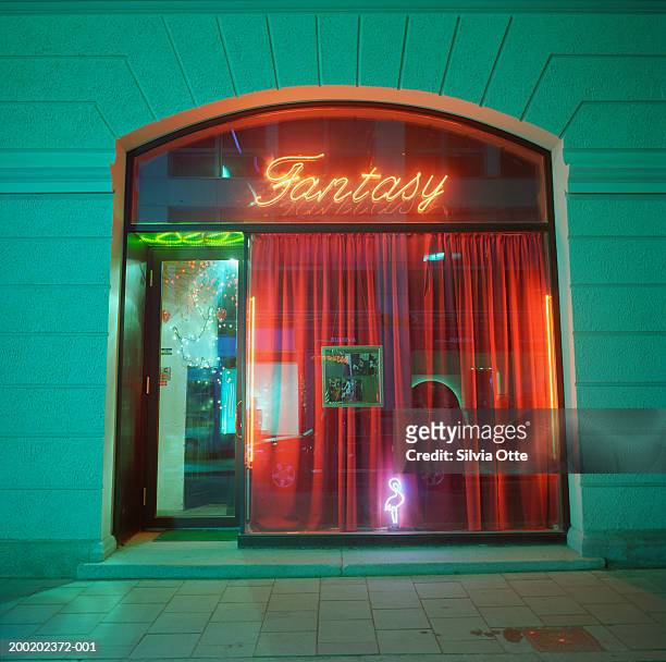 store window with "fantasy" sign - montra imagens e fotografias de stock