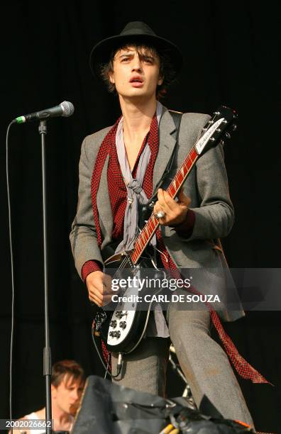 British lead pop singer of Babyshambles, Pete Doherty performs on the Pyramid stage at Glastonbury music festival, Pilton, Somerset 23 June 2007....