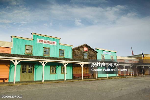 usa, alaska, fairbanks, pioneer park, gold rush era storefronts - pioneer park stockfoto's en -beelden