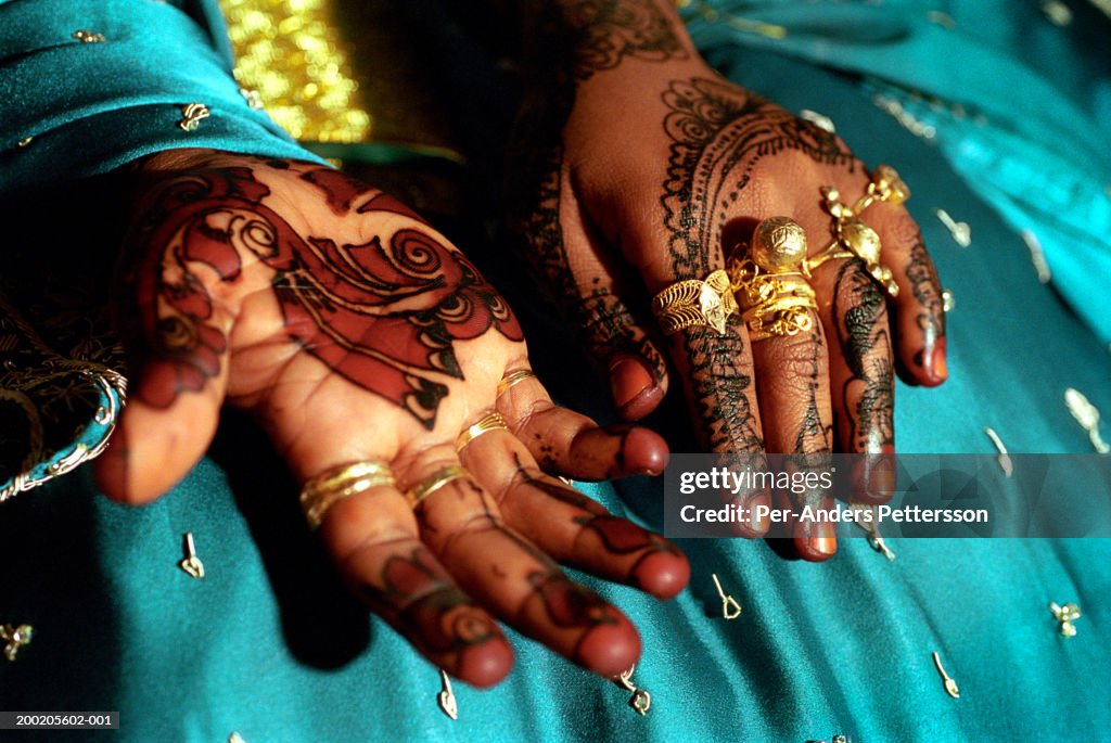 Bride shows her henna paintings on Zanzibar