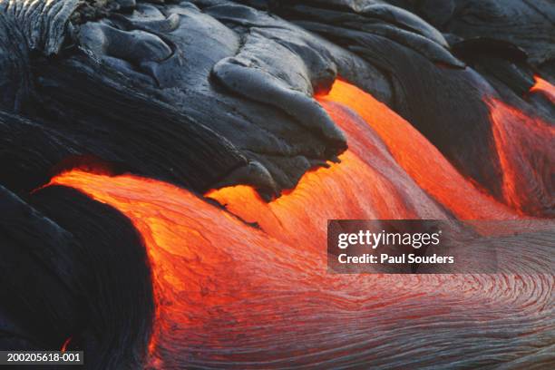 glowing streams of lava pouring during eruption of kilauea volcano - lava stock-fotos und bilder