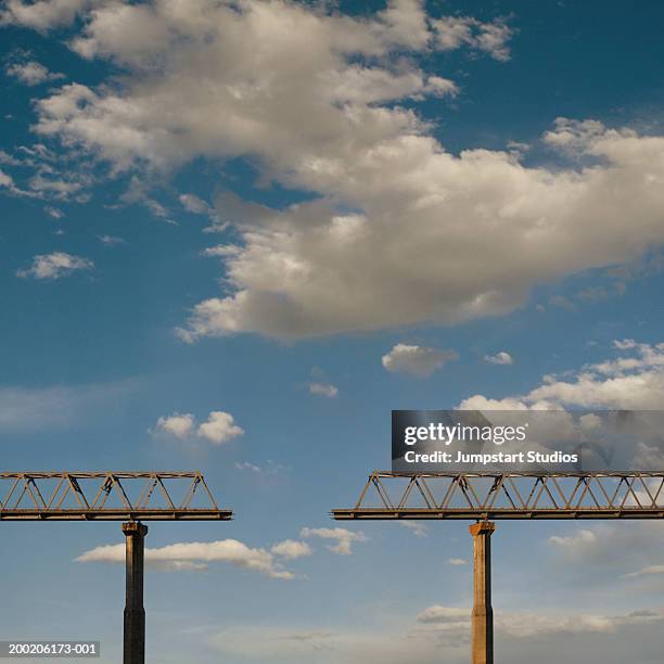 missing section in bridge against cloudy sky (digital composite) - incomplete 個照片及圖片檔