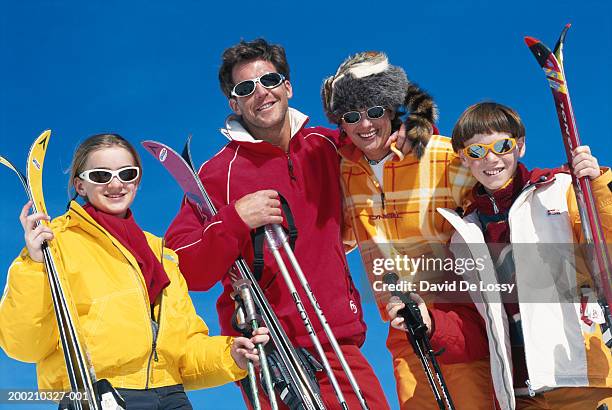 family with ski pole - calças para esquiar imagens e fotografias de stock