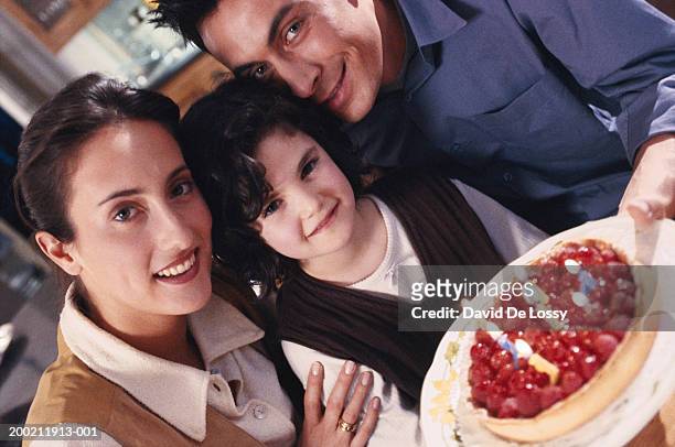 family celebrating child's birthday, unusual angle - child and unusual angle photos et images de collection