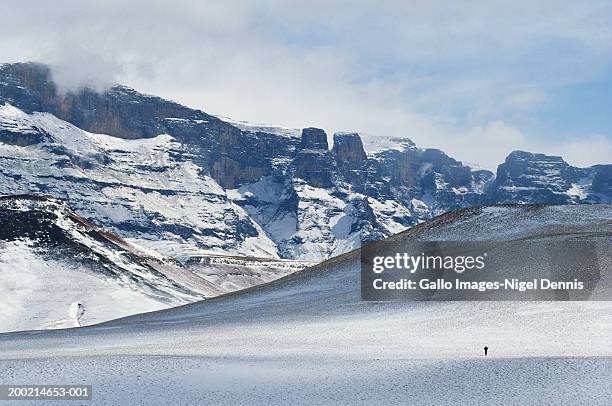 south africa, kwazulu-natal, drakensberg mountains, injisuthi region - drakensberg mountain range stock pictures, royalty-free photos & images