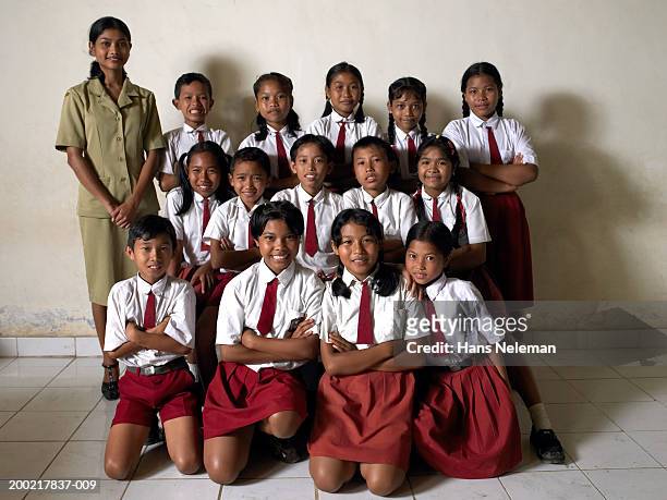 teacher and class (8-14) smiling, portrait - school tie stock-fotos und bilder