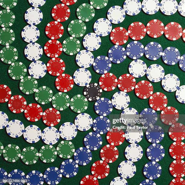 poker chips lined up in star shape on casino table - ficha de apuestas fotografías e imágenes de stock