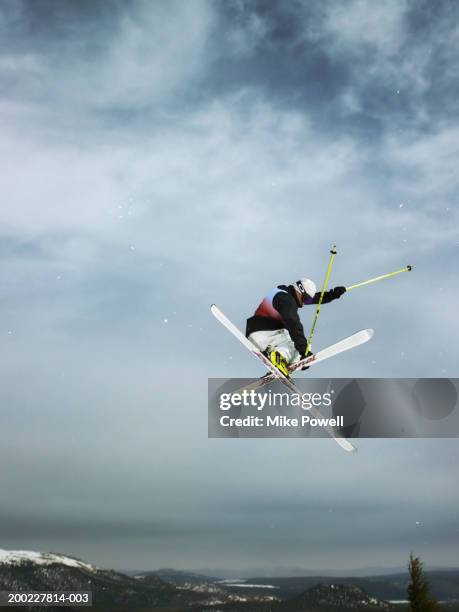 skier doing freestyle jump in air - freestyle skiing stock pictures, royalty-free photos & images