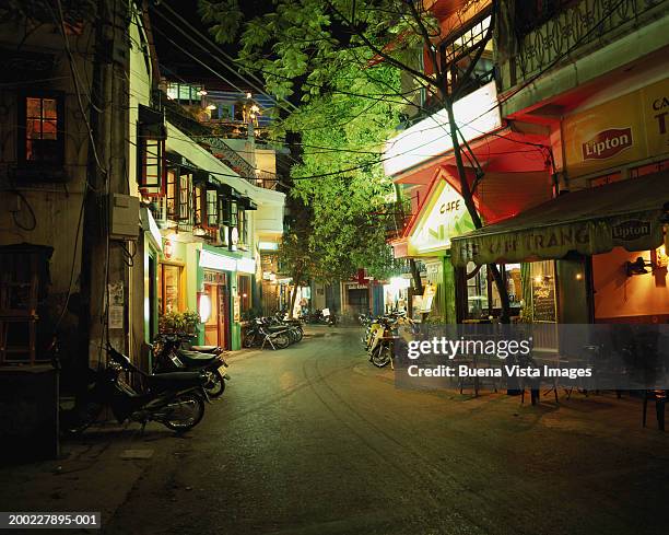 vietnam, hanoi street scene, night - hanoi night stock-fotos und bilder