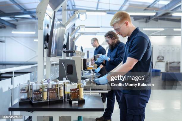 Electrical Relays Photos and Premium High Res Pictures - Getty Images