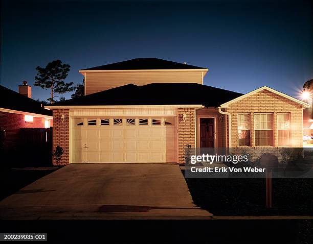 house at night - house night stock pictures, royalty-free photos & images