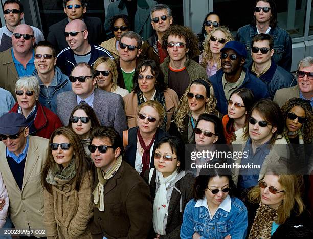 group of people wearing sunglasses outdoors, looking up - crowd looking up stock pictures, royalty-free photos & images