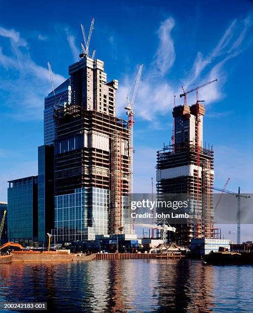 england, london, canary wharf, high rise buildings under construction - 2000 stock-fotos und bilder