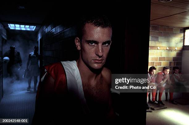 sportsman in change room, portrait - perseverancia fotografías e imágenes de stock