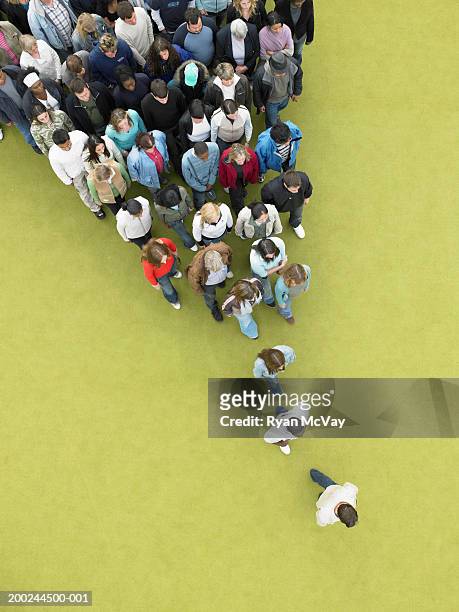 man walking, followed by gradually increasing crowd, overhead view - hinterher bewegen stock-fotos und bilder