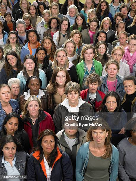 crowd of women looking upwards, portrait, elevated view - large group of people stockfoto's en -beelden