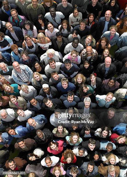 crowd of people looking upwards, smiling, overhead view - à profusion - fotografias e filmes do acervo