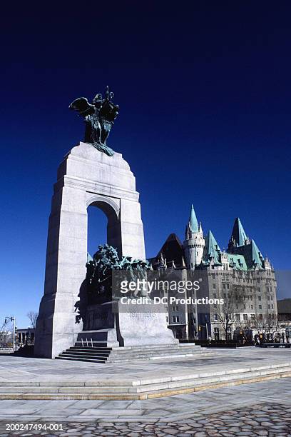 war memorial, ottawa, canada - ottawa building stock pictures, royalty-free photos & images