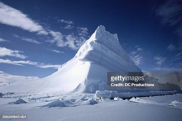iceberg, baffin island, canada - artic stock-fotos und bilder
