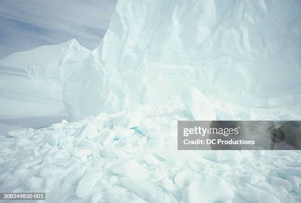 iceberg, baffin island, canada, surface view, (close-up) - baffin island stockfoto's en -beelden