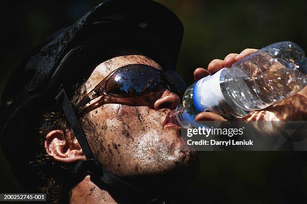 17,086 Men In Mud Stock Photos, High-Res Pictures, and Images - Getty ...