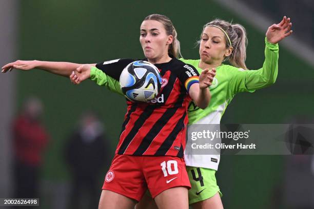 Kathrin Hendrich of VfL Wolfsburg competes for the ball with Laura Freigang of Eintracht Frankfurt during the Google Pixel Women's Bundesliga match...