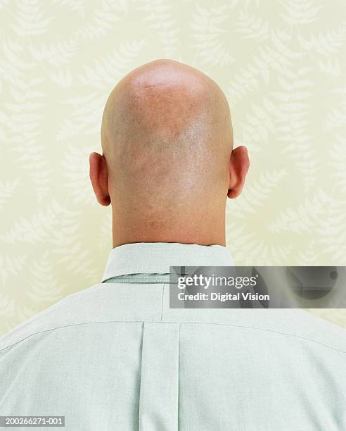 bald man, close-up, rear view - achterhoofd stockfoto's en -beelden