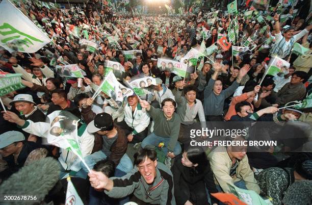 Over 100,000 people pack the streets outside the Democratic Progressive Party headquarters, 18 March 2000 in Taipei, as the pro-independence party...