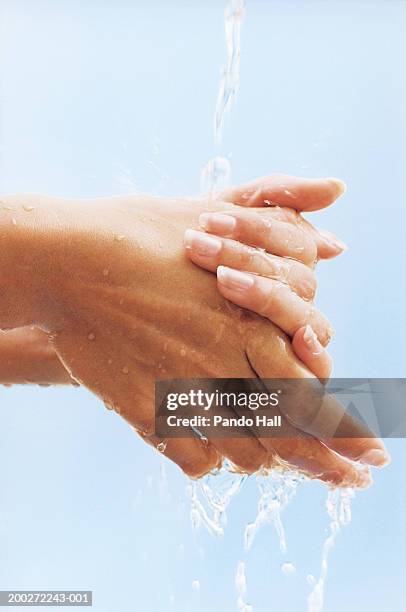 woman washing hands under running water, close-up - hand washing stockfoto's en -beelden