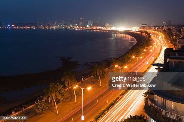india, mumbai, marine drive, night (long exposure) - marine drive stock pictures, royalty-free photos & images