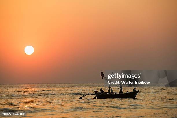 india, goa, palolem, silhouette of fishing boat, sunset - palolem beach stock pictures, royalty-free photos & images